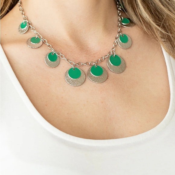 paparazzi Jewelry - Silver and Green Pendant Necklace